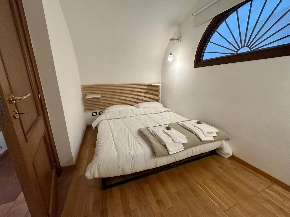 Song Apartment By Eureka CTA 0*,  Italia